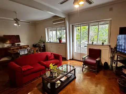 Departamento 8 ambientes con 2 baños