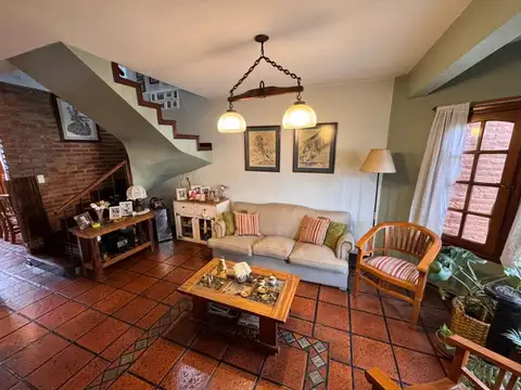 Depto Tipo Casa 4 ambientes con 2 baños