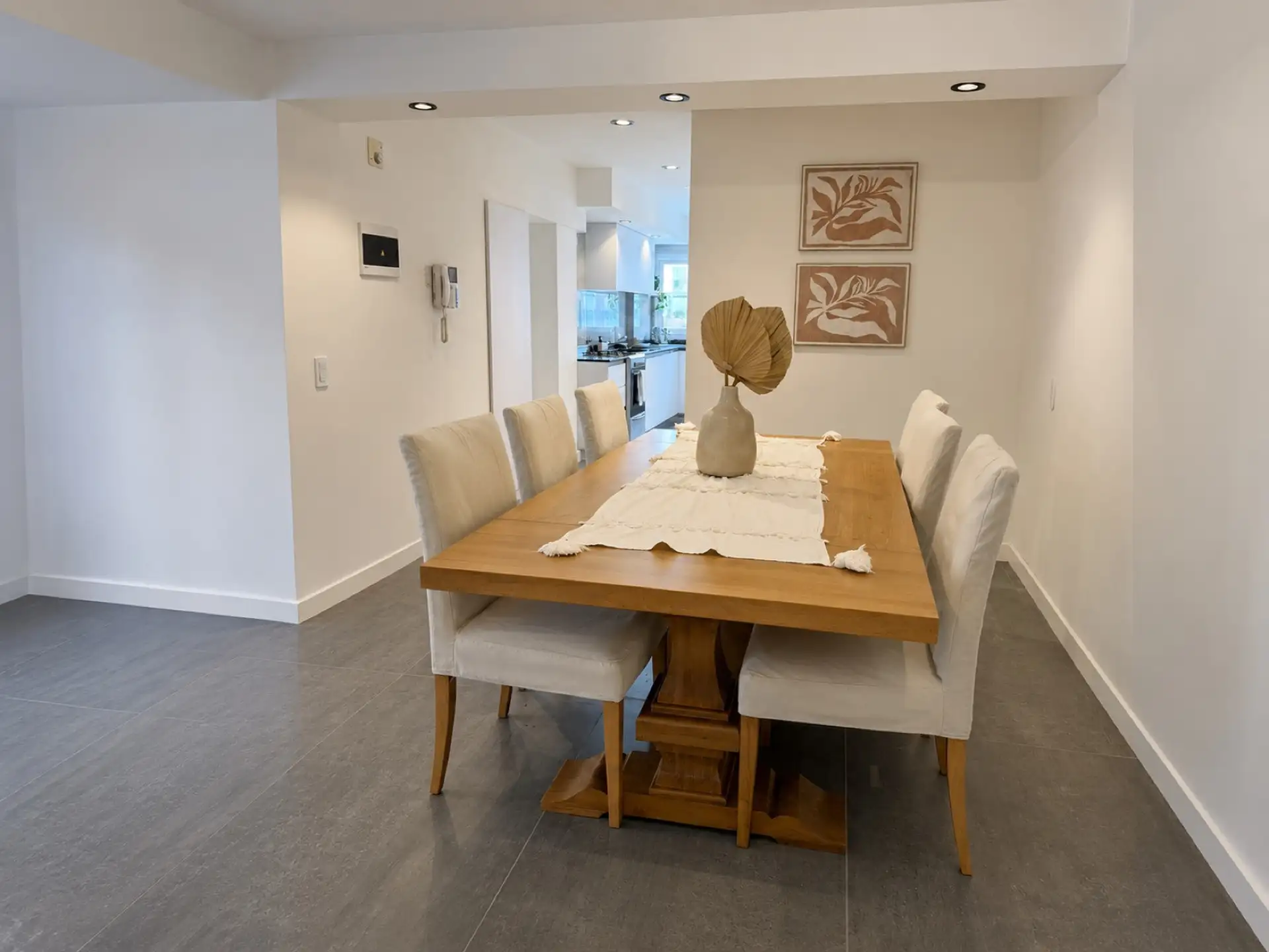 Departamento 4 amb, 132m² con balcón terraza y cochera — Microcentro