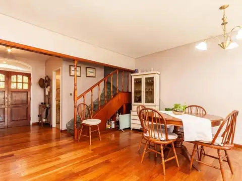 Casa 4 Amb con Quincho y Dependencia de Servicio en Banfield