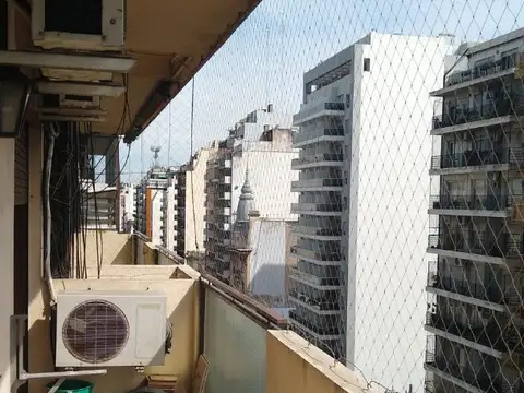 MUY BUEN DEPARTAMENTO DE 3 AMBIENTES AL FRENTE S/AV. RIVADAVIA