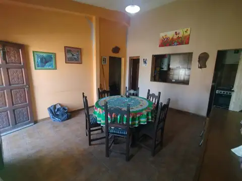 CASA EN VENTA BARRIO LOS OLMOS SUR, A REFACCIONAR!