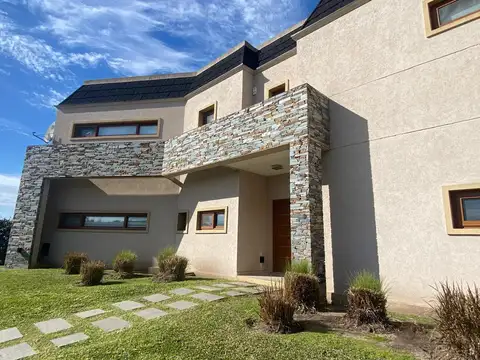 Casa en Alquiler de 4 dormitorios