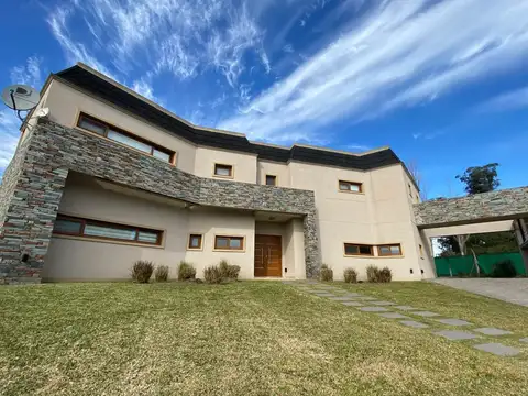 Casa en Alquiler en Guillermo E Hudson, USD 2.300