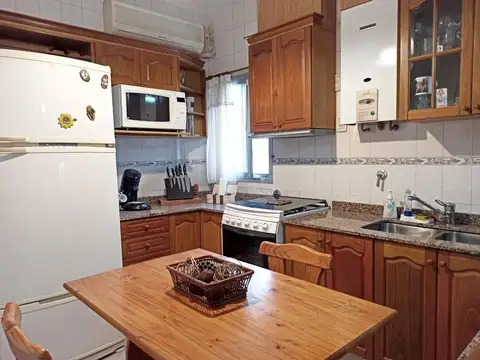 Casa 6 ambientes con 2 baños
