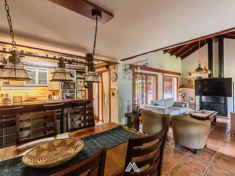 Casa 7 ambientes con 3 baños