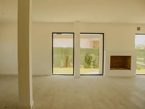 Casa 6 ambientes con 2 baños