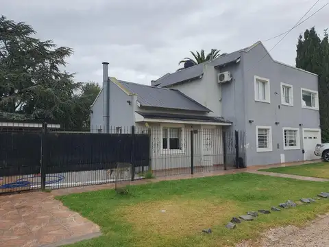 Venta de Casa 4 amb garage zona Los Pinares