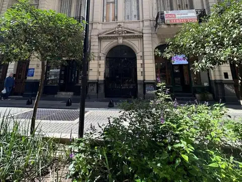 Esmeralda 800, Piso PB