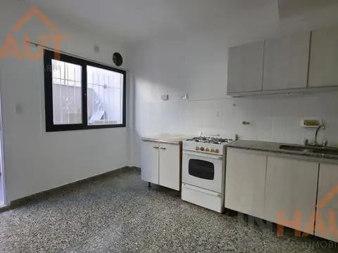 Depto Tipo Casa 6 ambientes con 1 baño