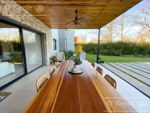 Casa en Venta con 1 cochera