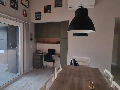 Casa en Alquiler con 2 cocheras