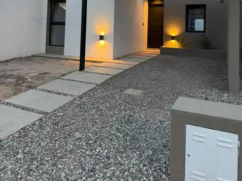 DÚPLEX A ESTRENAR EN PAMPAS DE MANANTIALES – ENTREGA INMEDIATA