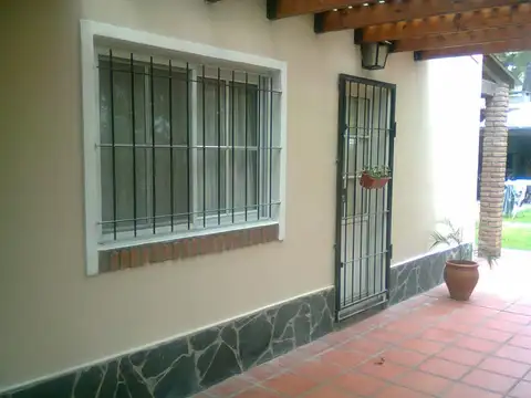 PROPIEDAD DE TRES DORMITORIOS EN ZONA RESIDENCIAL DE IBARLUCEA.