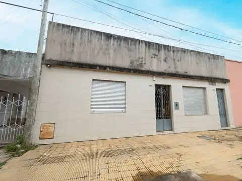 Casa  de 4 dorm y gran patio verde en Sgto Cabral