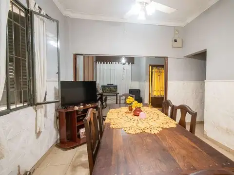 Casa  de 4 dorm y gran patio verde en Sgto Cabral