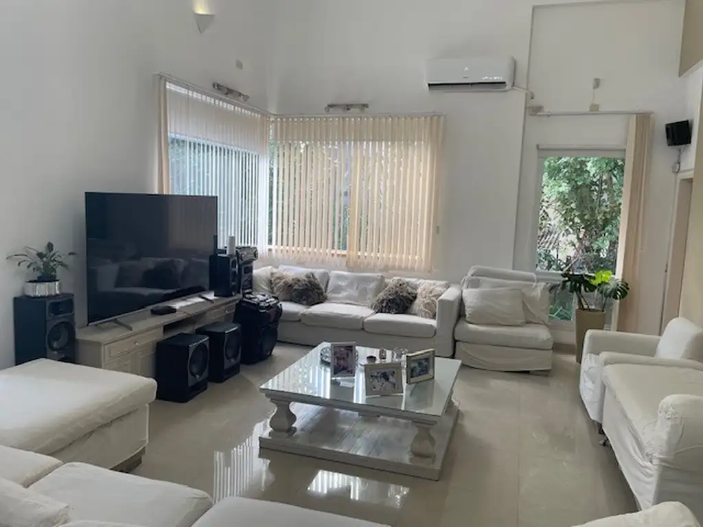 Casa en Venta con cochera