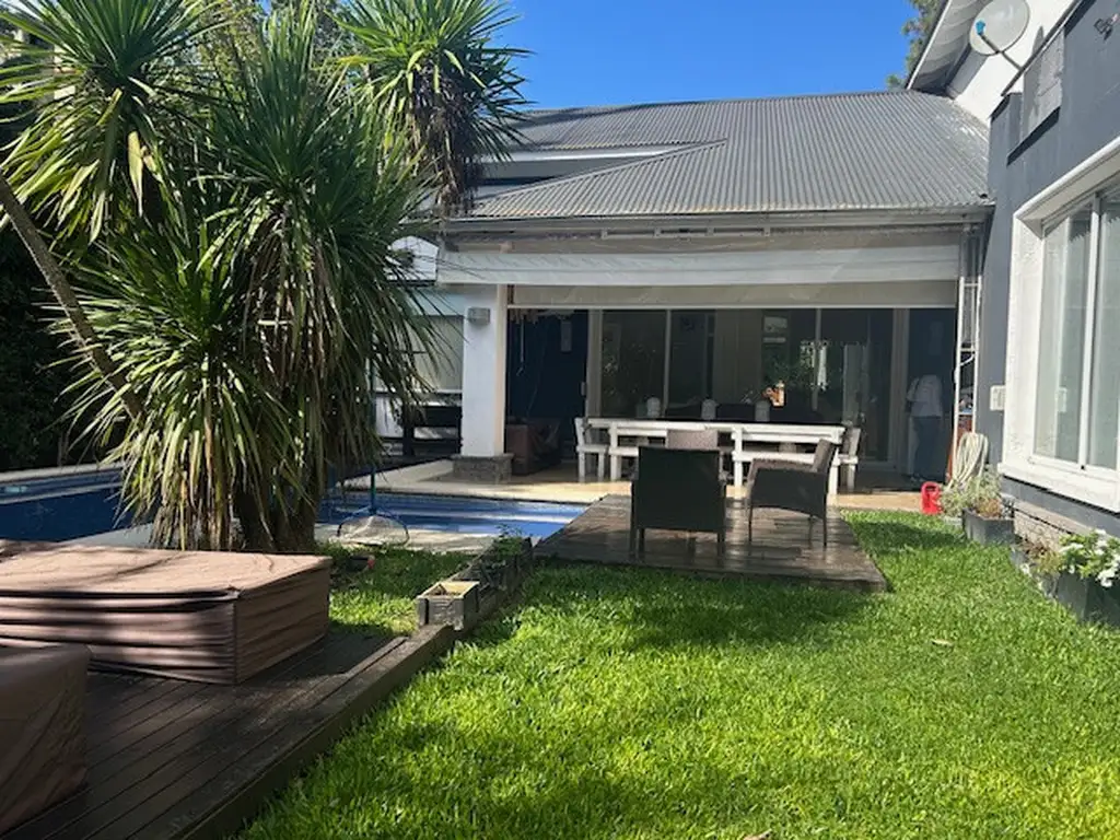 Casa en Venta - 3 dormitorios - USD 450.000