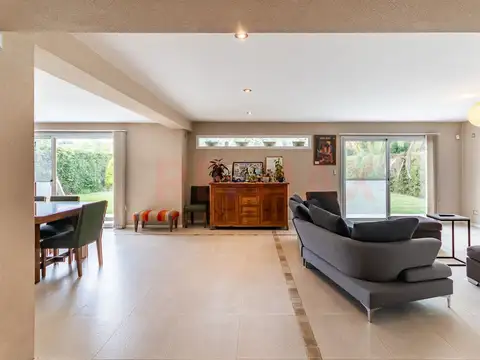VENTA CASA 5 AMB. BARRIO SEPTIEMBRE ESCOBAR 