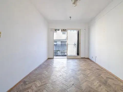 Departamento 2 ambientes en Caballito con balcon corrido