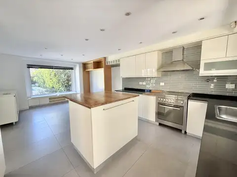 Casa en Alquiler en La Horqueta, USD 5.000