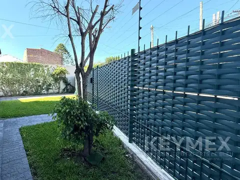 Casa 8 ambientes con 4 baños