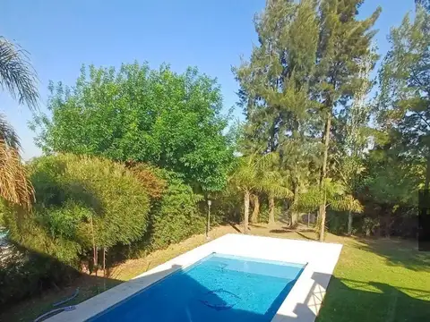 Casa 5 ambientes con 4 baños