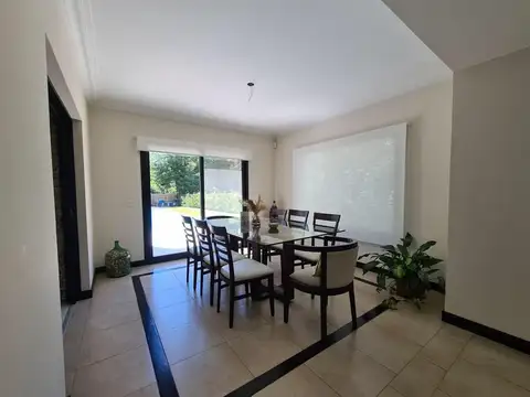 Casa 5 ambientes con 6 baños
