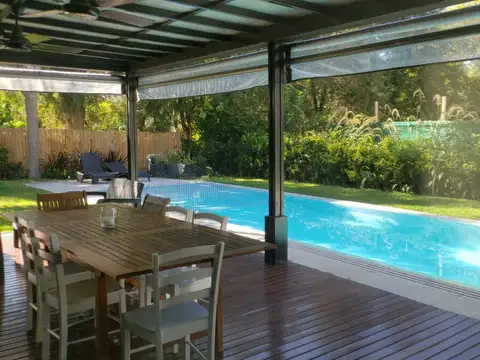 Casa en Alquiler con 1 cochera