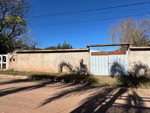 SE VENDE CASA MAS DEPTO EN LA PUERTA