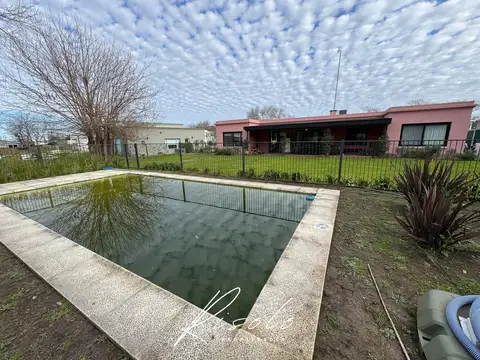 Casa en Venta con 3 cocheras