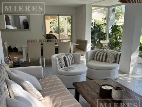 Casa 6 ambientes con 3 baños