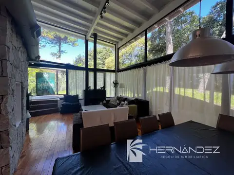 Casa en Venta con 3 cocheras