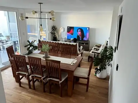 Casa en Alquiler con 2 cocheras