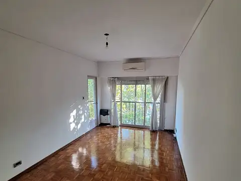 Dos ambientes al frente c/balcón cocina y lavadero separado