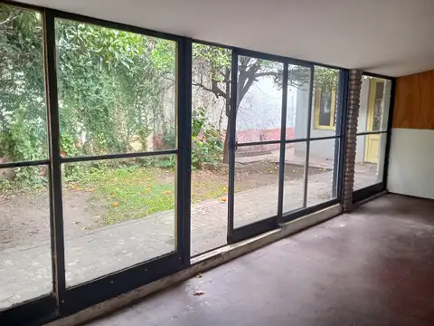 Av Alvarez Thomas 2300