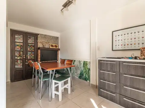 Casa 4 ambientes con 2 baños