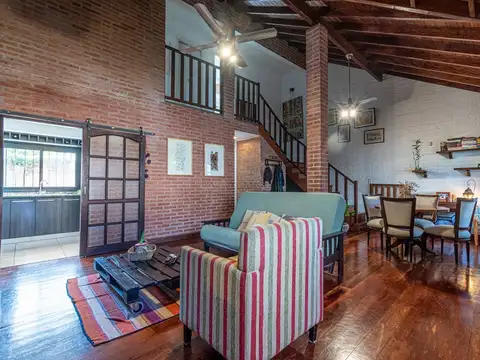 VENTA CASA 4 AMB CASTELAR NORTE PILETA APTO CREDIT