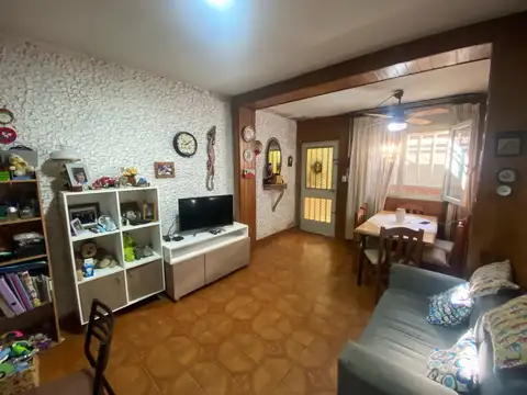 Casa 4 ambientes con 1 baño