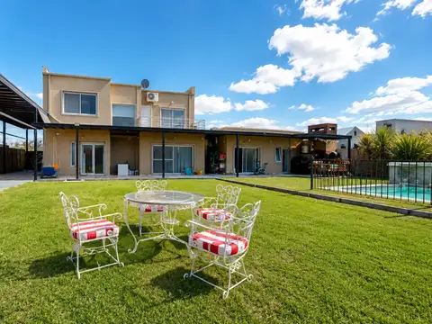 Casa 5 ambientes con 2 baños