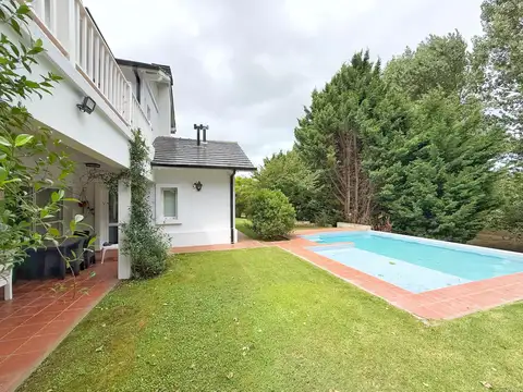 Casa 6 ambientes con 4 baños