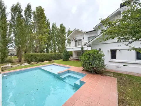 Casa en Venta con 4 cocheras