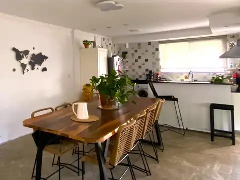 Amplia Casa Quinta en Venta en General Rodríguez, con Pileta y Jardín. Oportunidad!