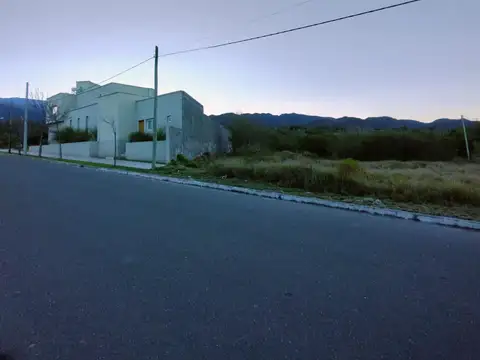 SE VENDE TERRENO 360 M2 EN ZONA ALTA. FACILIDADES.