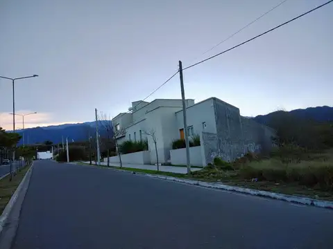 Avenida Juan de Almonacid 100