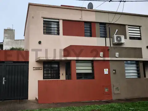 Duplex de 2 Dormitorios en venta en Los Hornos