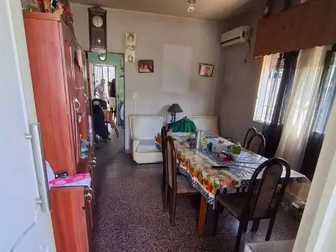 Casa 3 ambientes con 1 baño