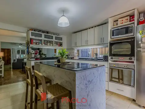 Venta Casa 5 ambientes con jardin y cochera en Jose León Suarez