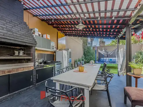 Venta Casa 5 ambientes con jardin y cochera en Jose León Suarez