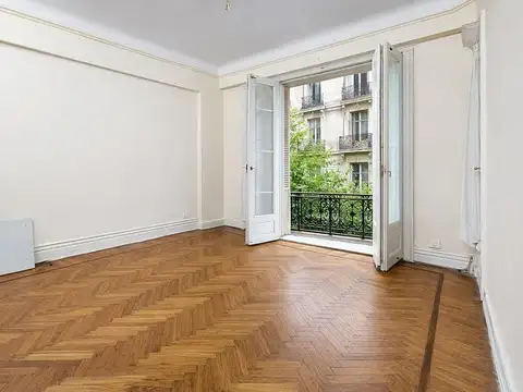 Departamento 4 ambientes Luminoso al frente Vivienda u oficina Apto credito Seguridad en Microcentro